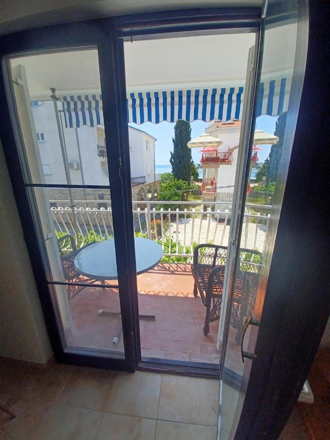 Apartment Bunjo'S Beach House โตรกีร์ ภายนอก รูปภาพ