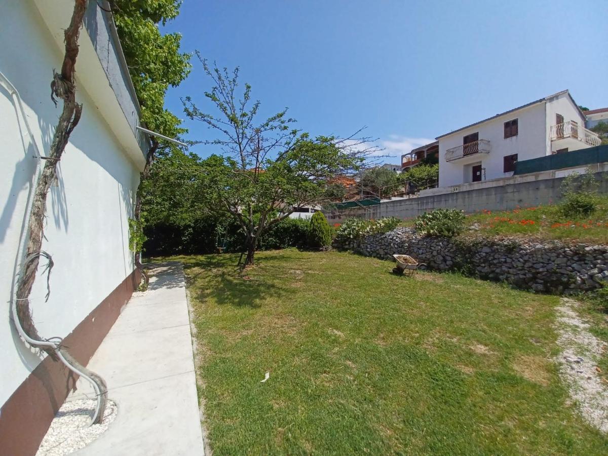 Apartment Bunjo'S Beach House โตรกีร์ ภายนอก รูปภาพ