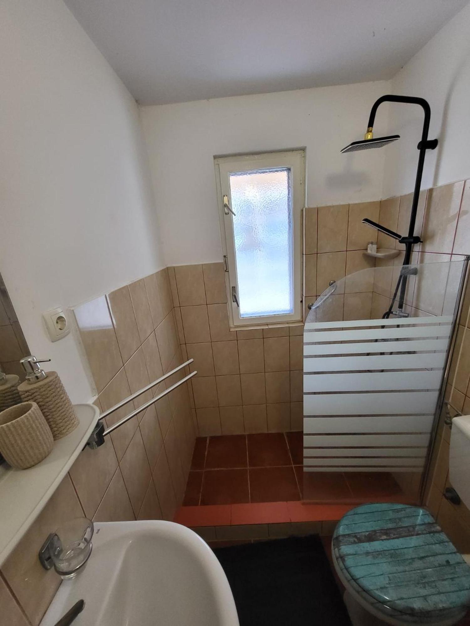 Apartment Bunjo'S Beach House โตรกีร์ ภายนอก รูปภาพ