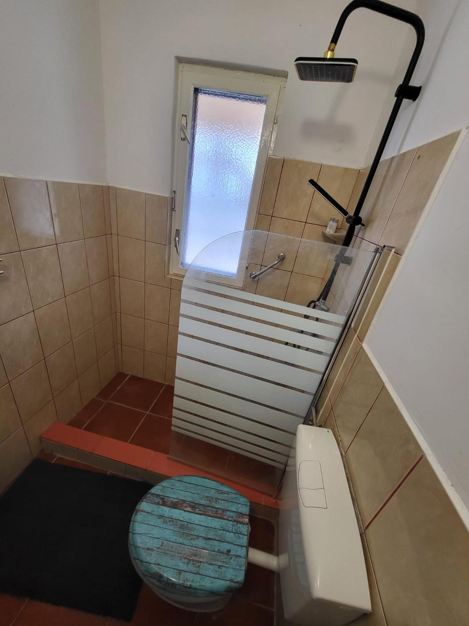 Apartment Bunjo'S Beach House โตรกีร์ ภายนอก รูปภาพ