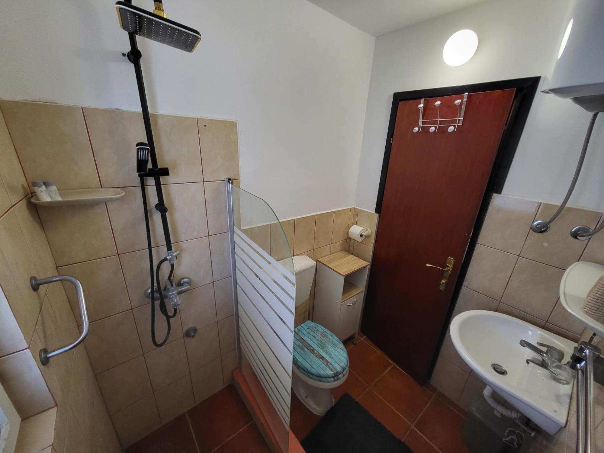 Apartment Bunjo'S Beach House โตรกีร์ ภายนอก รูปภาพ