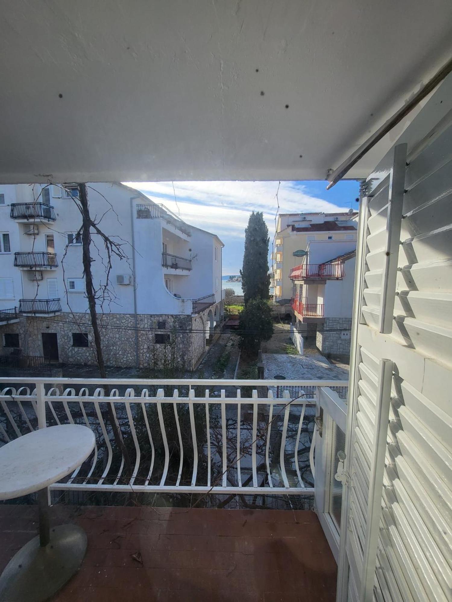 Apartment Bunjo'S Beach House โตรกีร์ ภายนอก รูปภาพ