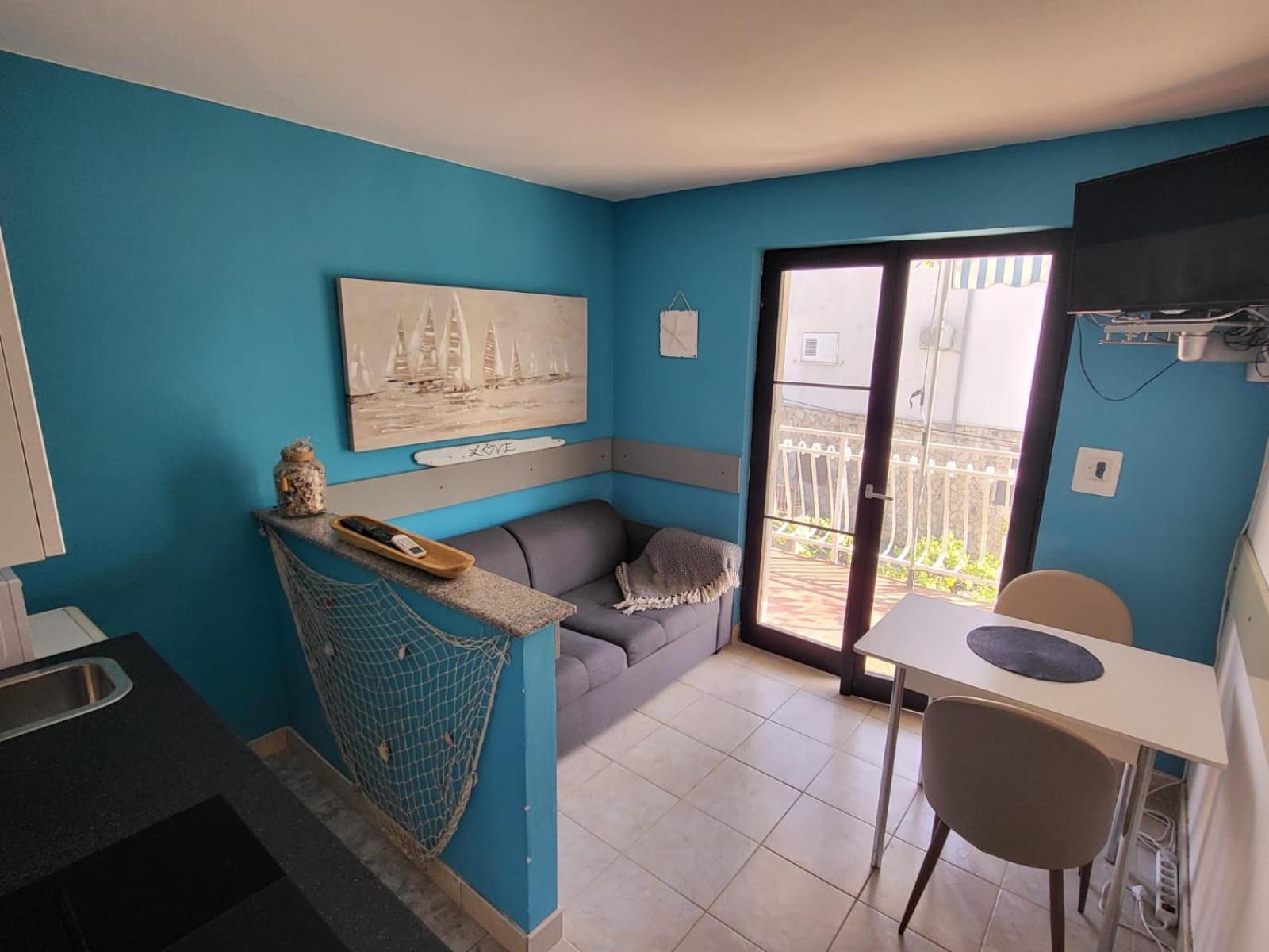 Apartment Bunjo'S Beach House โตรกีร์ ภายนอก รูปภาพ
