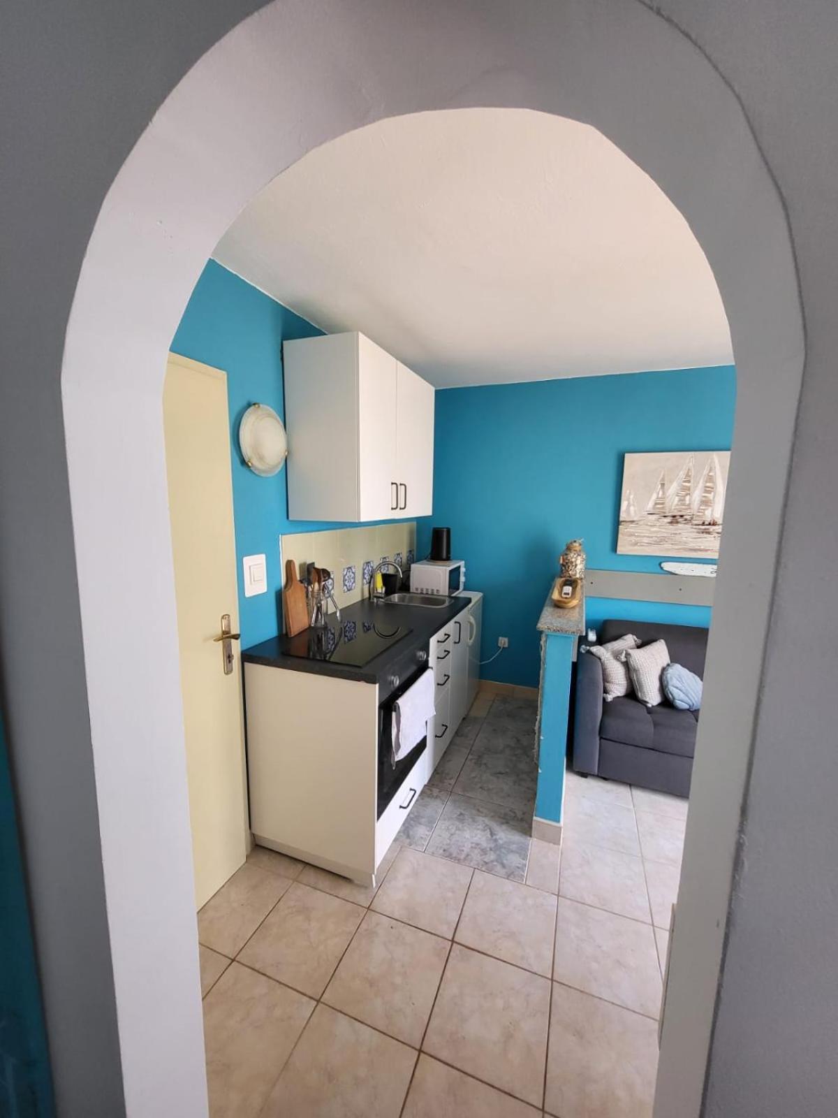 Apartment Bunjo'S Beach House โตรกีร์ ภายนอก รูปภาพ