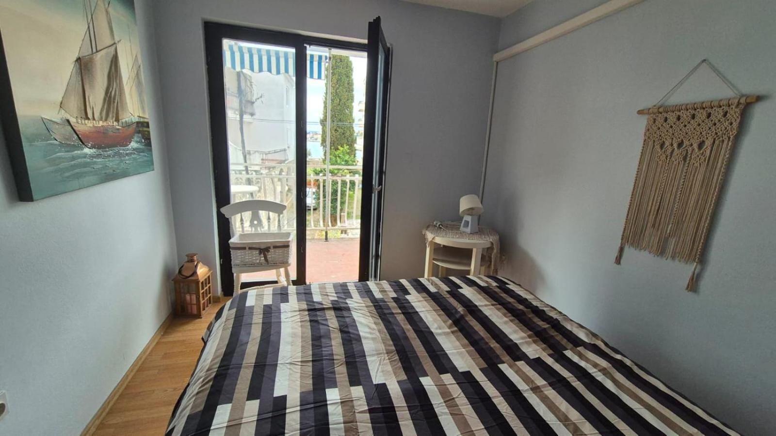 Apartment Bunjo'S Beach House โตรกีร์ ภายนอก รูปภาพ
