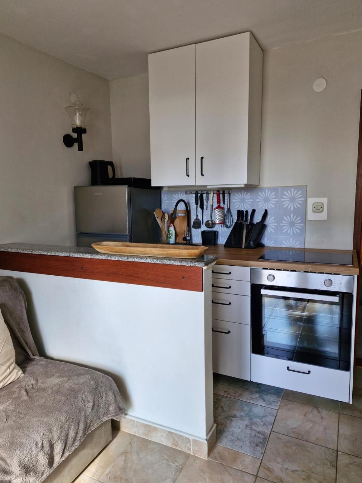 Apartment Bunjo'S Beach House โตรกีร์ ภายนอก รูปภาพ